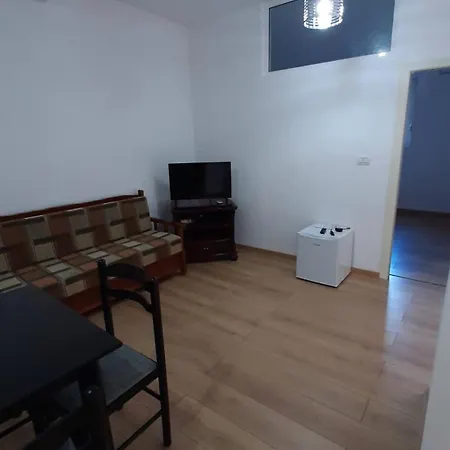 Leka Apartment *