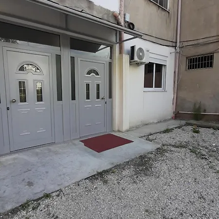 Leka Apartment *